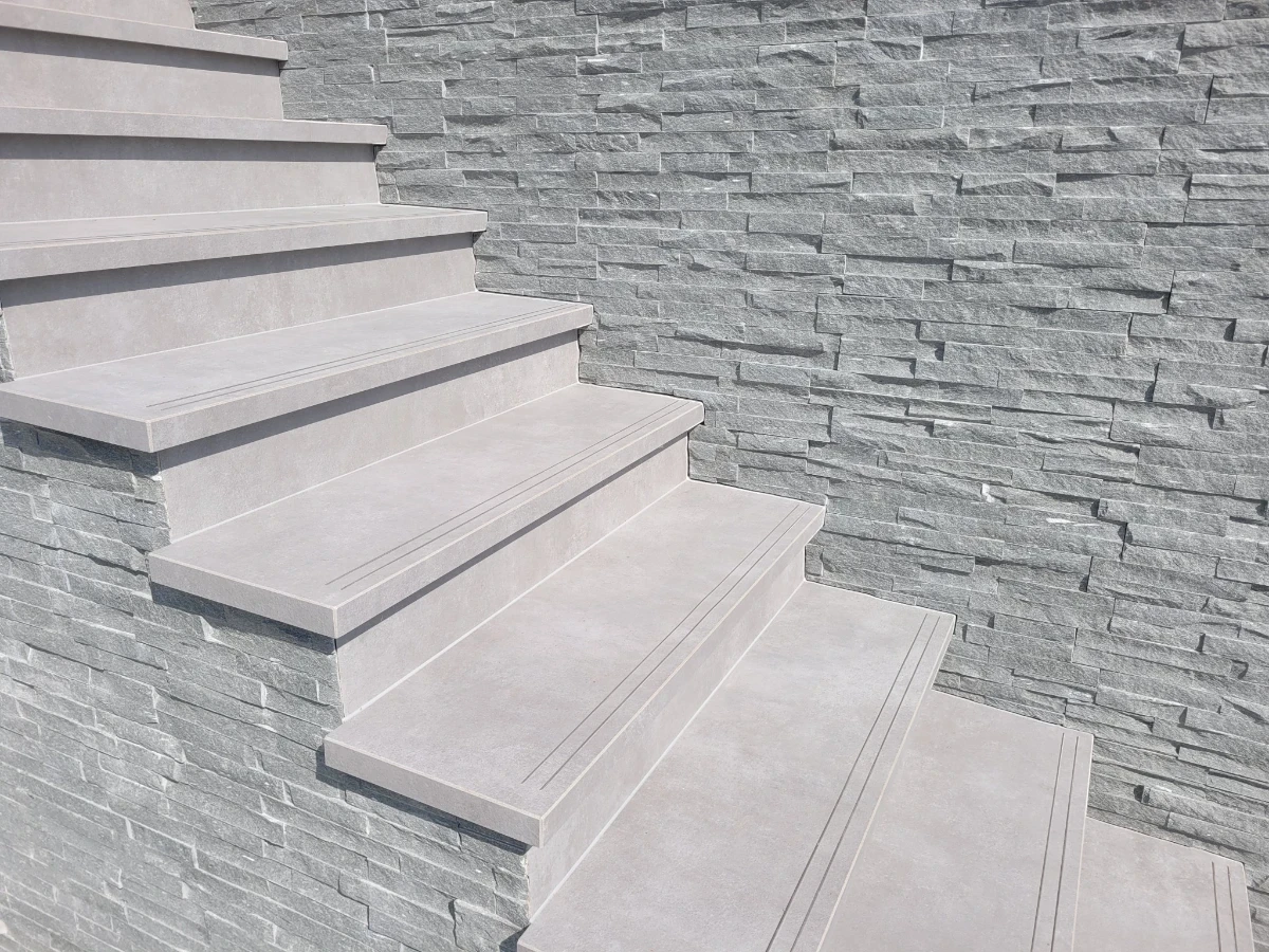 Mit Feinsteinzeug Platten Treppen herstellen